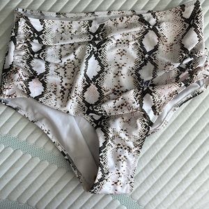 Cupshe bathing suit bottom. Snakeskin print. High waist. Ruched sides. Size M
